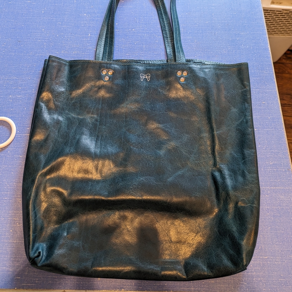 Foxy fix leather tote bag blue green color